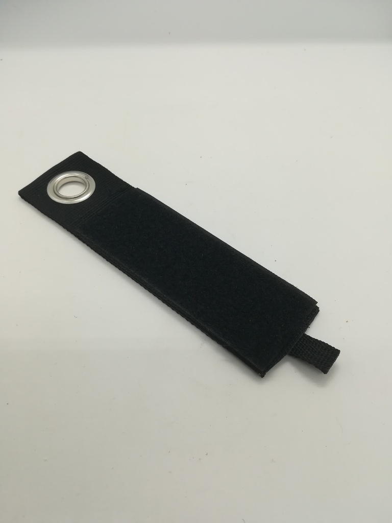 Befestigung mit Klett und Stahlösen 140 x 38 mm