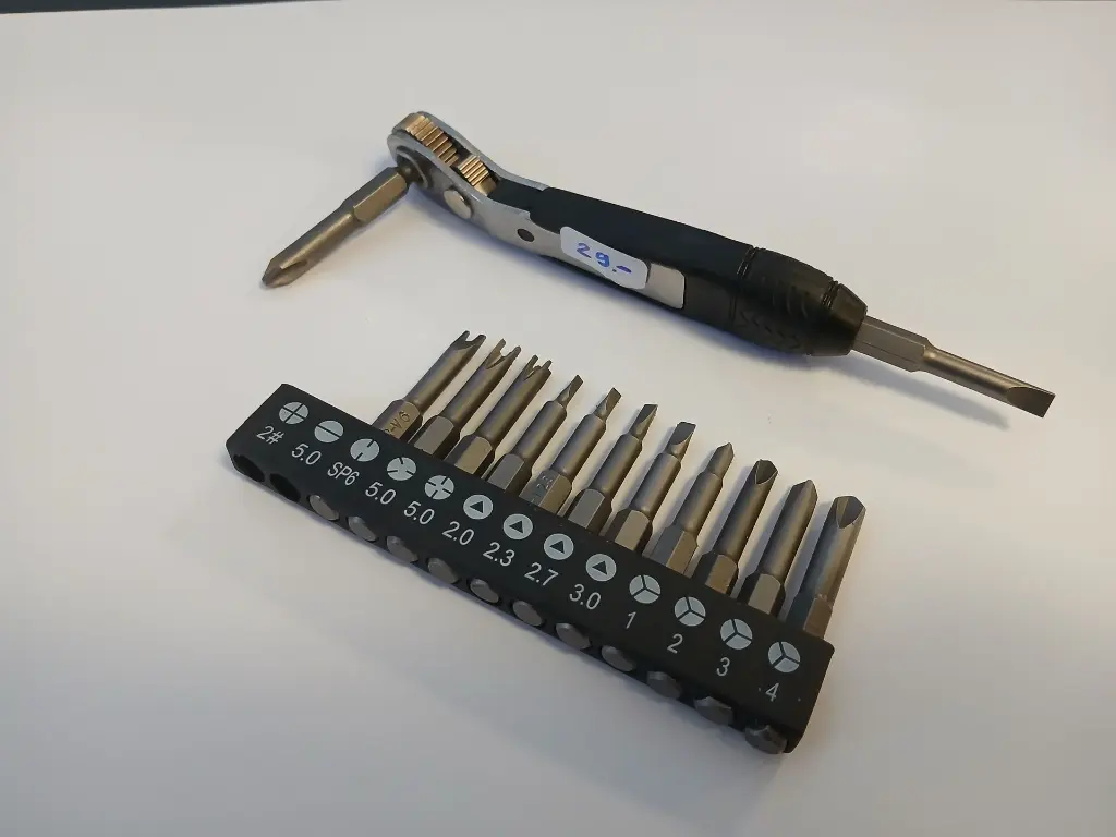 Clé à cliquet avec Embouts.webp