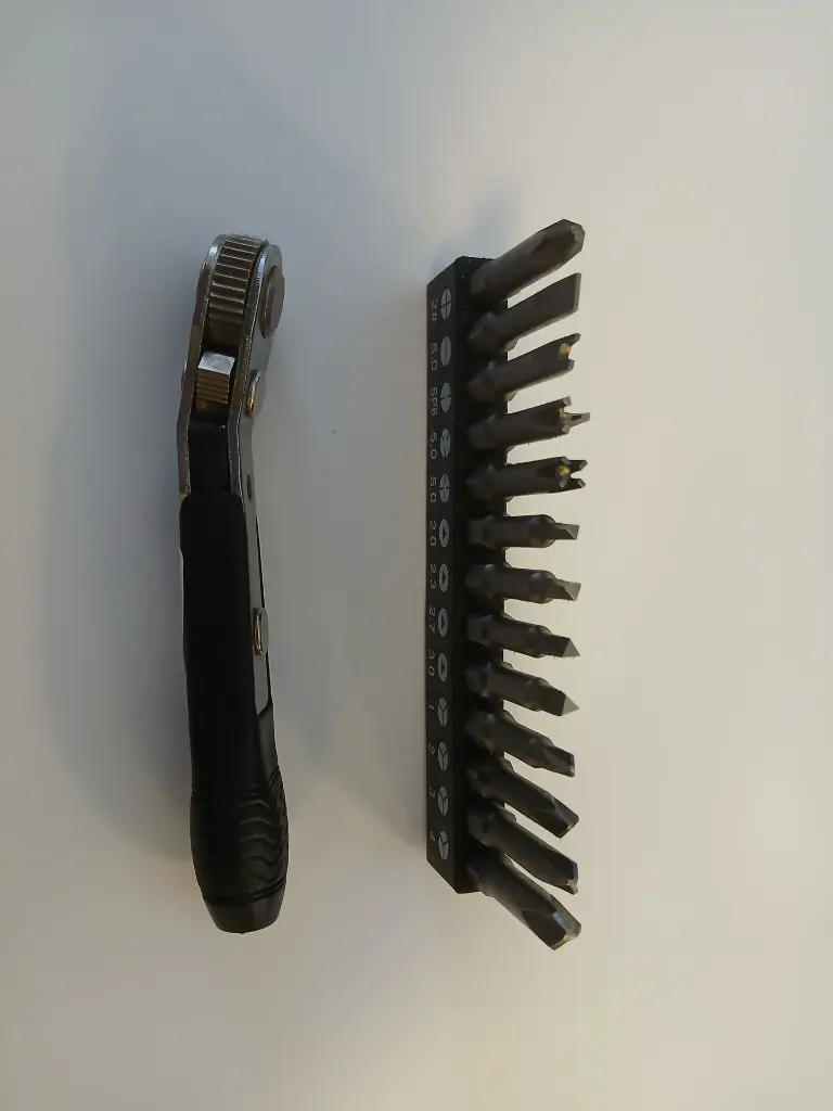 Clé à cliquet avec Embouts.webp