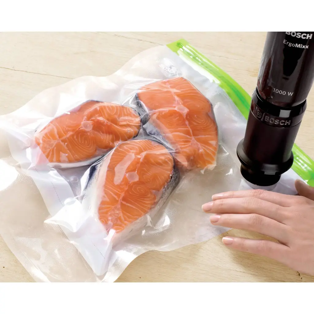 Mixeur plongeur avec kit sous vide Bosch avec pompe, boite fraicheur et sachet (3).webp