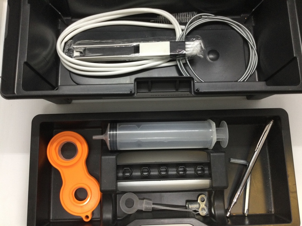 Caisse à outils pleines.jpeg