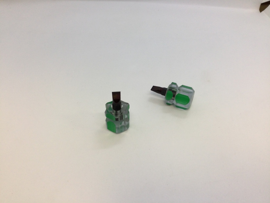 Mini Tournevis plat 6mm avec possibilité de mettre une clé à fourche de 18 mm