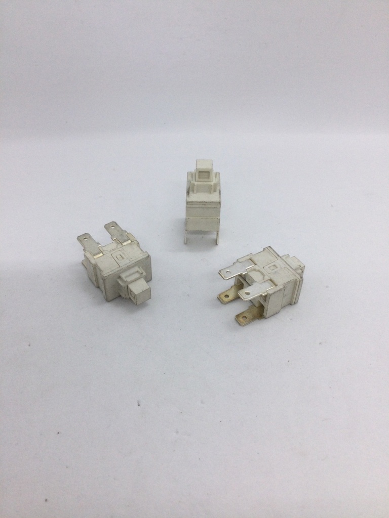 Interrupteur poussoir (21 à 24mm) 4 pins - 8A (max.) - 6.630-032.0 - Kärcher