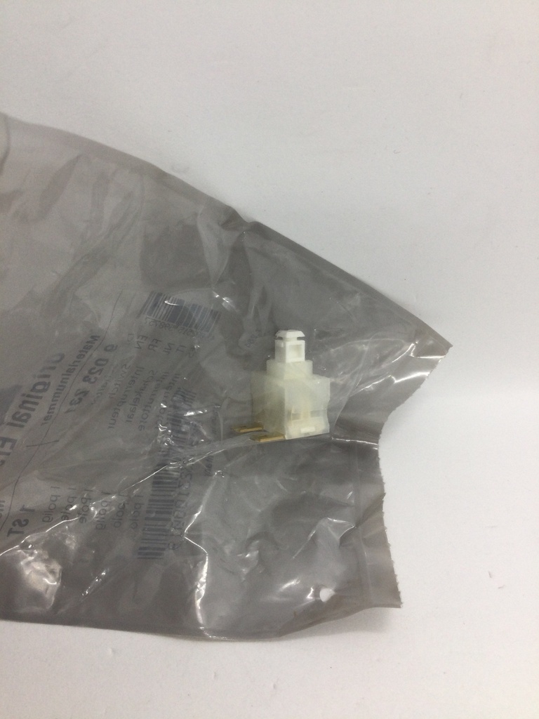 Interrupteur poussoir (23.5 à 26.5mm) 2 pins - 10A(max.) - 9023231 - Miele