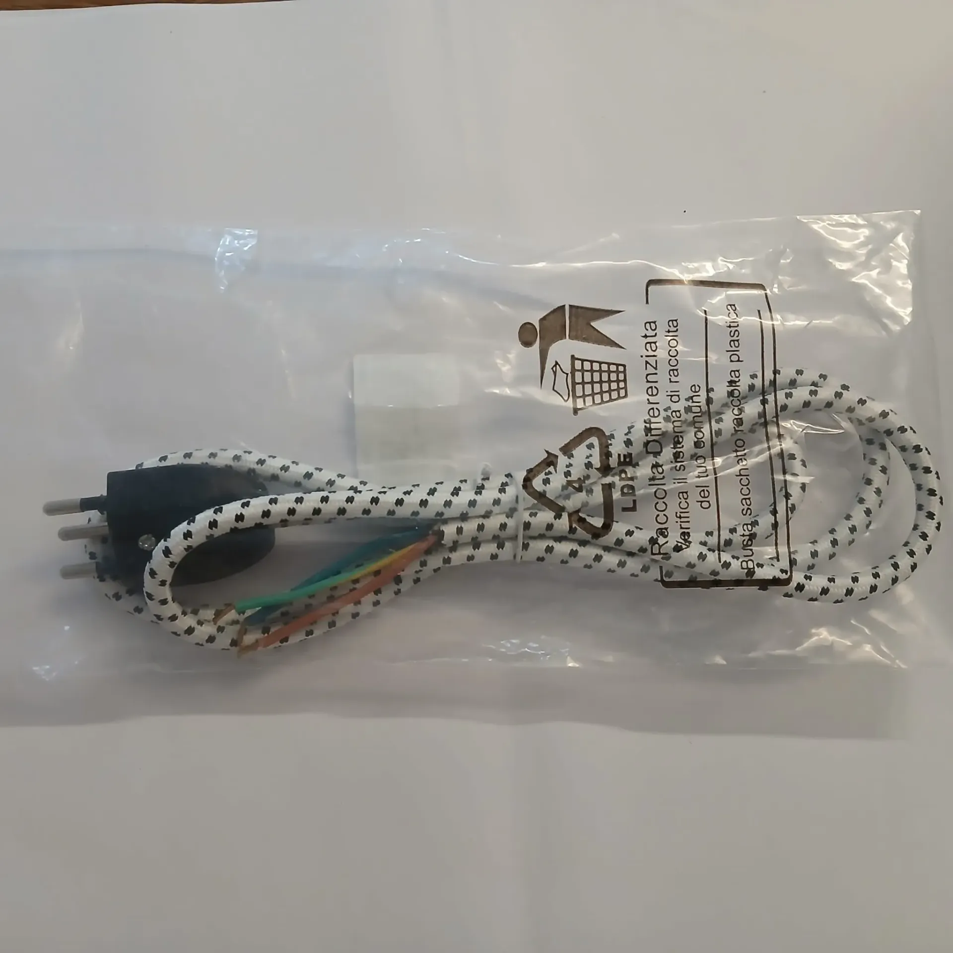 Câble fer à repasser fiche Suisse T12 M086