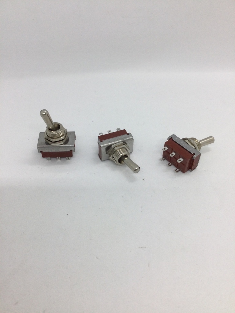 Interrupteur à levier on/off - (24x15mm) 6 pins - 5A (max.) - 250V