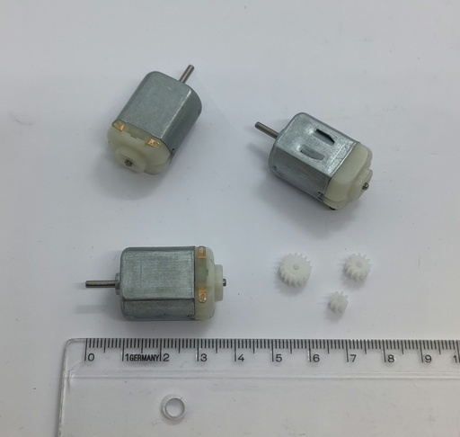 Lot 3 moteurs avec pignon - 3 à 5W - Universel