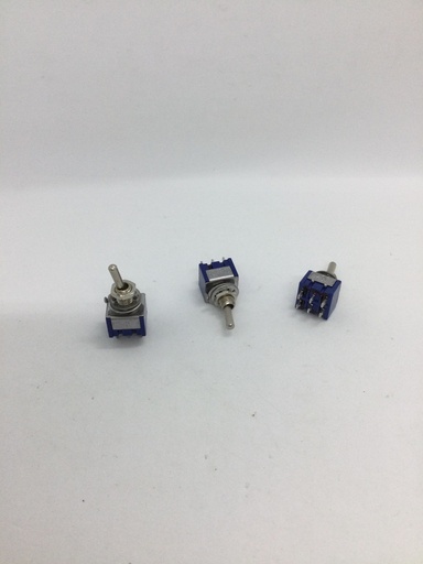 Interrupteur à levier on/off - (13x13mm) 6 pins - 3A (max.) - 250V